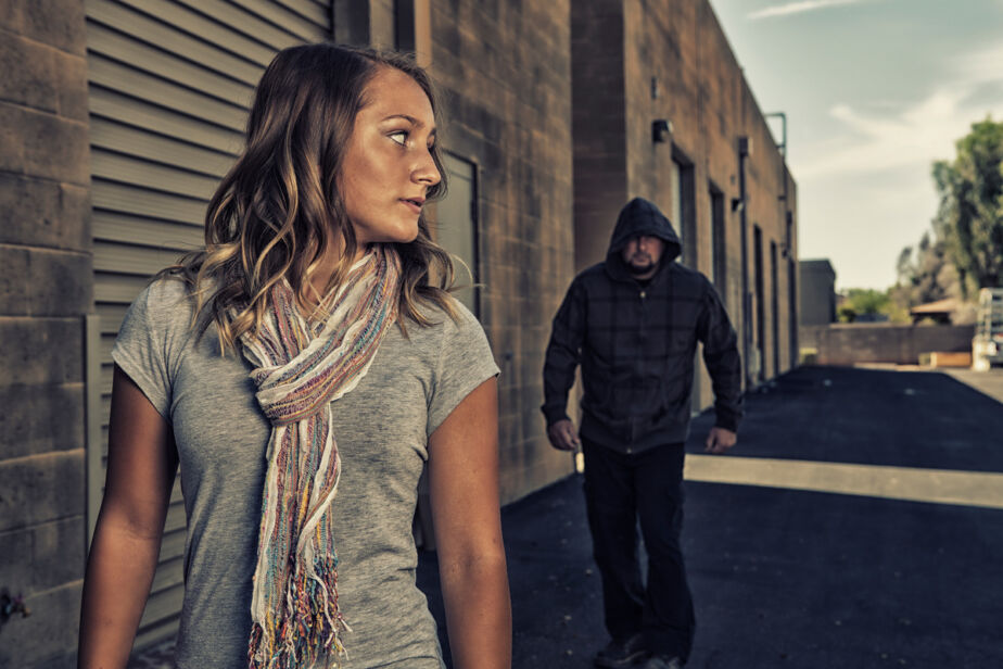 Girl who knows self defense sees a man walking behind her Rob Doar Law Rob Doar Law Girl who knows self defense sees a man walking behind her